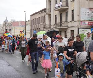 Deszcz nie był im straszny! Bajkowy Korowód przeszedł ulicami Lublina. Zobacz zdjęcia!