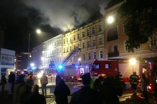 Pożar w centrum Szczecina. Pali się kamienica [ZDJĘCIA]