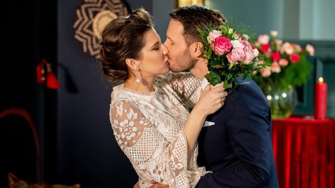Barwy szczęścia odcinek 2466. Franek (Mateusz Banasiuk), Regina (Kamila Kamińska)