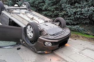 Pniewy: Niebezpieczne dachowanie samochodu!