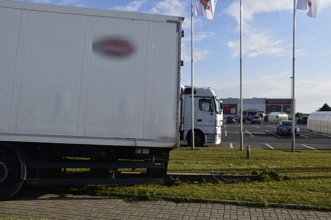 Kierowca TIR-a zgubił naczepę. To cud, że nie doszło do tragedii