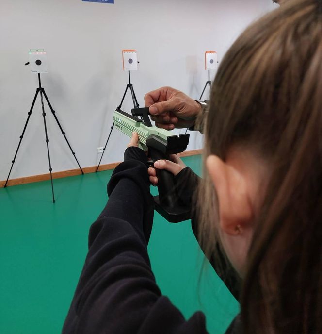 Otwarcie laserowej strzelnicy w  Szkole Podstawowej nr 2 im. Mikołaja Kopernika w Kraśniku