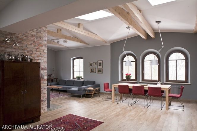 Nowoczesny dom z tradycją. Tak mieszkają architekci