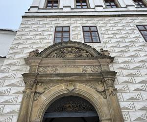 Zamek Pardubice - zdjęcia cennego zabytku Wschodnich Czech. Wnętrza, muzeum, zamek nocą