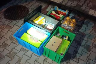 Wygłodniali złodzieje wpadli na gorącym uczynku. Ich łupem padły pomidory, łopatka wieprzowa i musztard