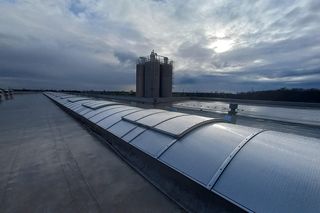 Rewitalizacja obiektów przemysłowych a systemy oddymiania grawitacyjnego