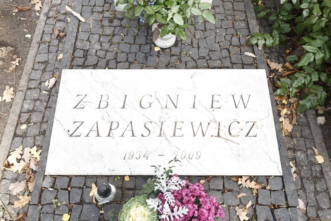 Tak wyglądają groby Zapasiewicza, Tyma, Kołaczkowskiej, Stoparczyk