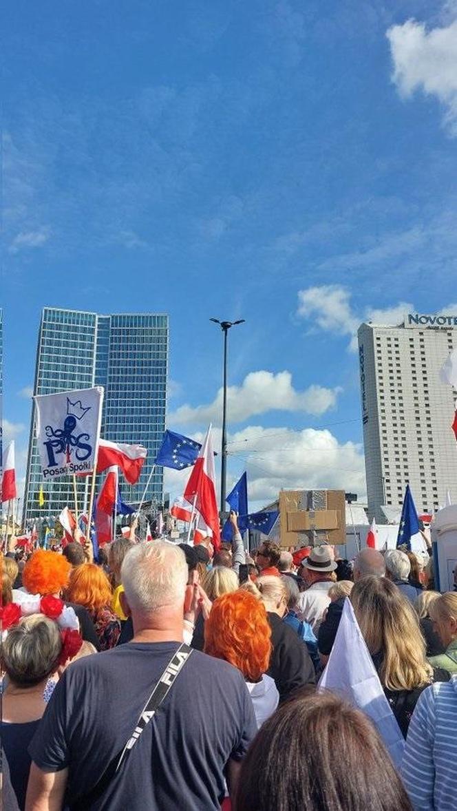 Ruszył Marsz Miliona Serc! Ogromne tłumy Polaków na ulicach Warszawy [ZDJĘCIA]