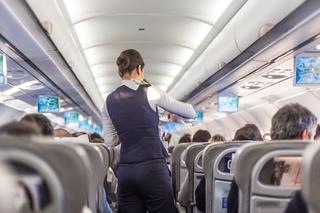 Rekrutacja LOT.  Ile zarabia stewardessa? 
