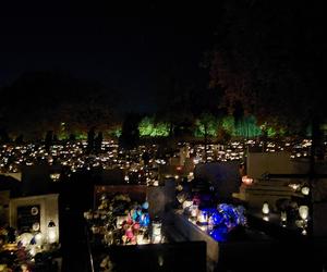 Dzień Zaduszny na starachowickich cmentarzach. Wyglądają wyjątkowo