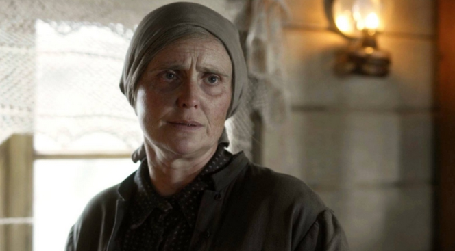 Stulecie Winnych, odc. 1: Bronia (Kinga Preis)