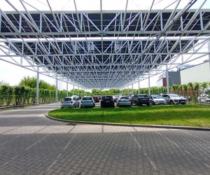 Życie w Architekturze 2025. Budowa instalacji fotowoltaicznej o mocy 210,6 kW na konstrukcji wsporczej nad powierzchnią parkingu dla samochodów osobowych dla potrzeb własnych browaru. Architekt Renata Janusz