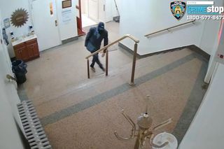  Złodziej w garniturze i kominiarce obrabował świątynię w Nowym Jorku