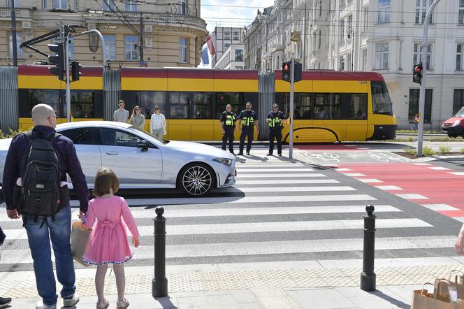 Spacer z Trzaskowskim po centrum Warszawy, Rewolucja na rondzie Dmowskiego się dokonała