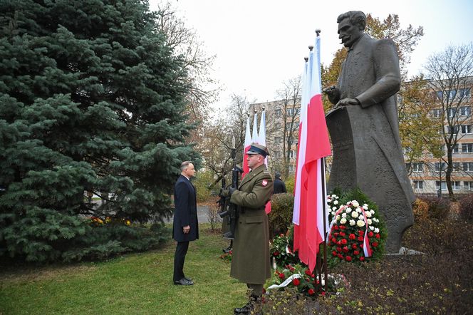 Warszawa. Prezydent Andrzej Duda złożył wieńce przed pomnikami Ojców Niepodległości