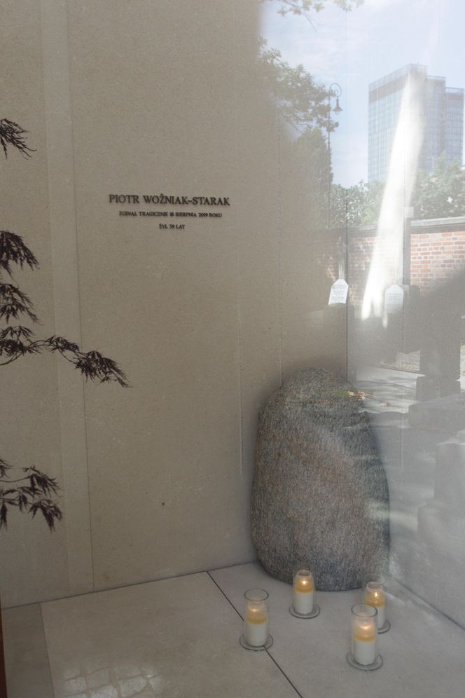   Grób Piotra Woźniaka-Staraka na warszawskich Powązkach