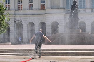 Gorący początek wakacji w Warszawie. IMGW zapowiada zagrożenia