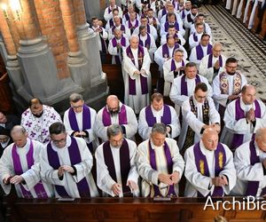 Wierni Archidiecezji Białostockiej pożegnali abp. Edwarda Ozorowskiego [ZDJĘCIA]