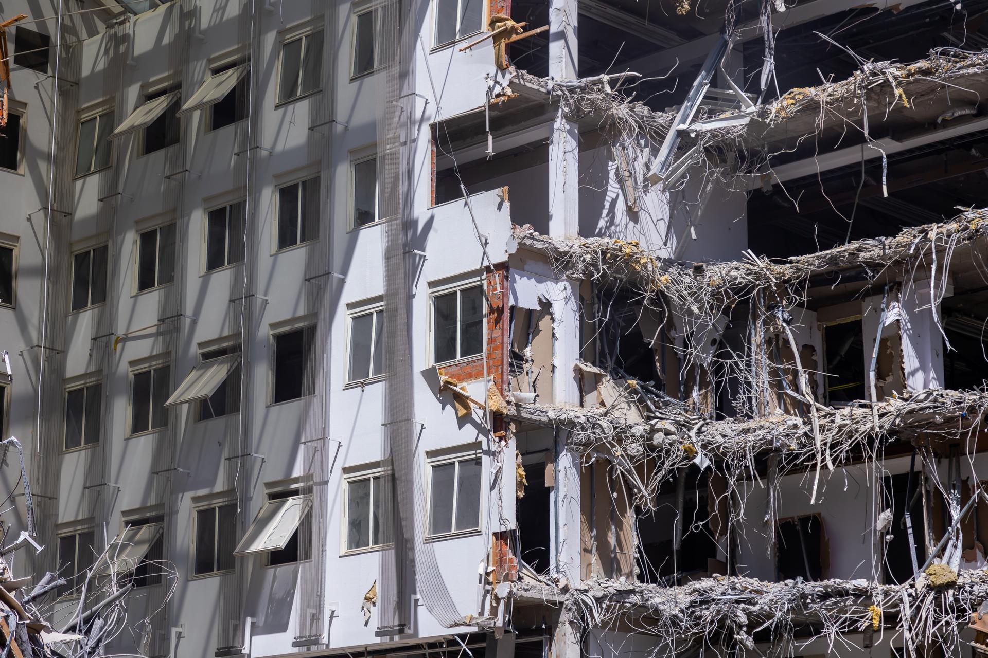 Rozbiórka biurowca Atrium International w Warszawie