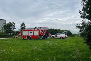 Śmiertelny wypadek pod Sieradzem. 37-latek porażony przed prąd [ZDJĘCIA]. K