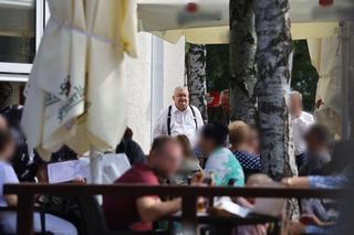 Minister Adamczyk podpisał umowę i poszedł na rybkę