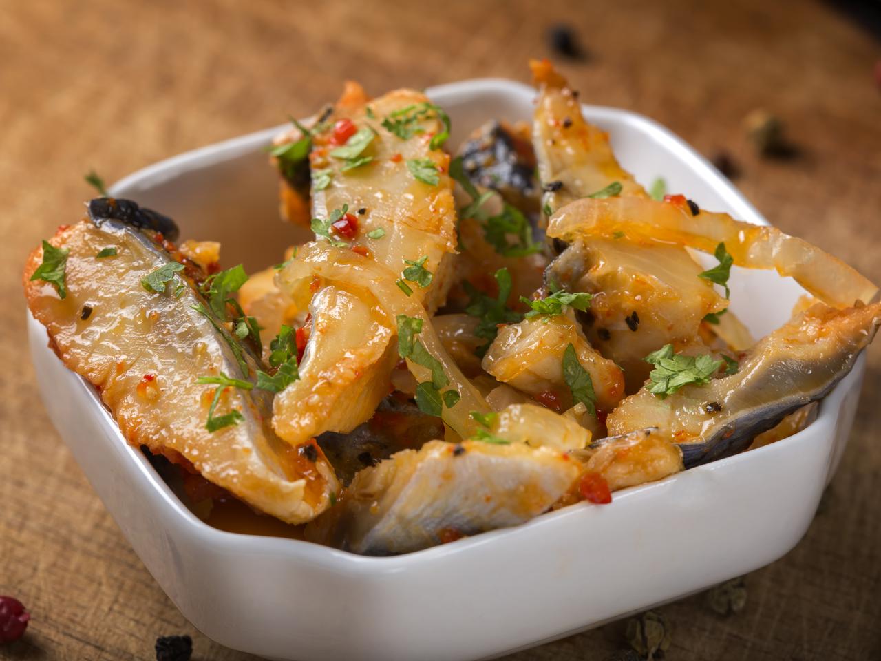 Śledzie w pieczonej papryce i oliwie