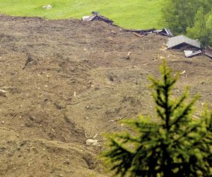 Szwajcaria. Kamienna lawina pogrzebała alpejską wioskę, gdy oderwał się ogromny fragment lodowca