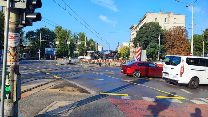 Poranny armagedon na Grabiszyńskiej we Wrocławiu. Ludzie jadą do pracy i szkoły, a tu remonty