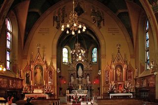 Kaplica św. Józefa w Sanktuarium Bożego Miłosierdzia w Krakowie-Łagiewnikach z obrazem Adolfa Hyły