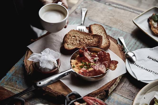 Gdzie zjeść śniadanie w Warszawie? Oto najlepsze miejsca na rozpoczęcie dnia! [GALERIA]