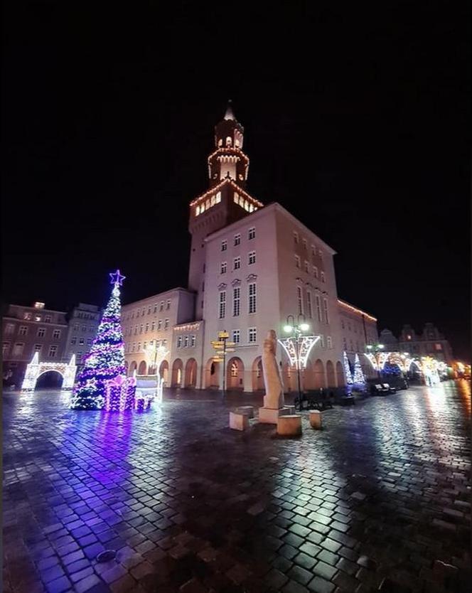 Opole. Świąteczny klimat na RYNKU! Zobacz, jak wygląda centrum miasta na Święta! [ZDJĘCIA]