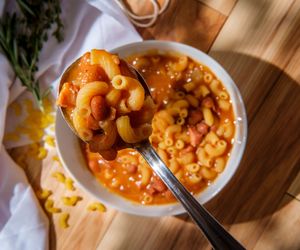 Pasta e fagioli, czyli makaron z fasolą. Włoski przepis na pyszny obiad jednogarnkowy