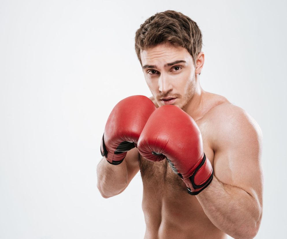 Boks - technika. Nauka podstawowych ciosów bokserskich w domu [WIDEO]
