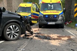 Kierująca suzuki nie żyje, są ranni! Trzy auta zderzyły się na DK 45 