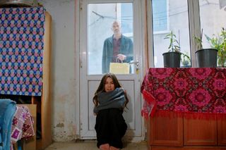 Miłość i nadzieja, odcinek 320: Zeynep załamie się przez Bulenta. Przypomni sobie, że jest ojcem i wyrzuci Cihana z domu – ZDJĘCIA