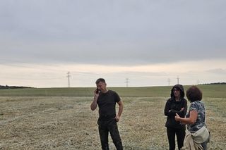 Akcja na polu, gdzie znaleziono Wampirkę z Pnia. Młodzi chodzili z detektorami, niedługo wracają tam archeolodzy