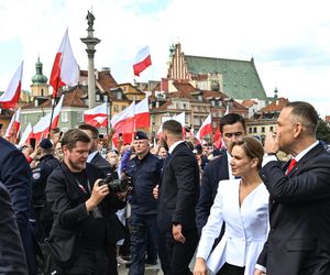 Uroczyste wejście Pary Prezydenckiej do Pałacu Prezydenckiego. Przemarsz ulicami Warszawy