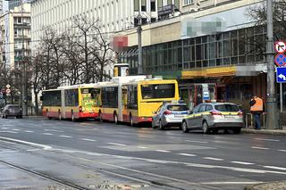 Dramat w centrum stolicy. Ktoś ostrzelał autobusy i tramwaj. Trwają poszukiwania sprawcy