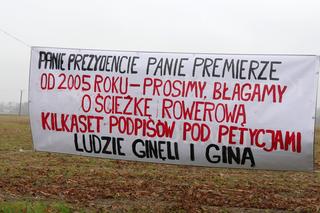 Mieszkańcy nie mogą doprosić się o bezpieczną drogę! WYWIESILI kilometry transparentów 