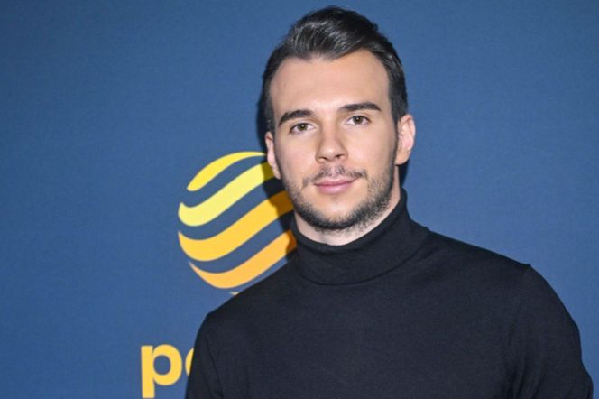 Albert Kosiński występuje w Tańcu z gwiazdami z Izabellą Miko. Prywatnie jest narzeczonym znanej aktorki