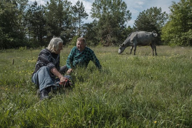 Gienek i Sławek zwany Jastrzębiem - bohaterowie serialu Rolnicy. Podlasie