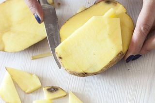 Oryginalna poszewka ozdobiona stemplami DIY – instrukcja wykonania (1)