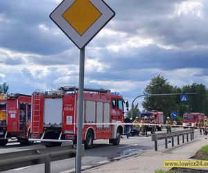 Śmiertelny wypadek pod Lowiczem. Trzy osoby nie żyje. Kobieta i dziecko sploneli w aucie