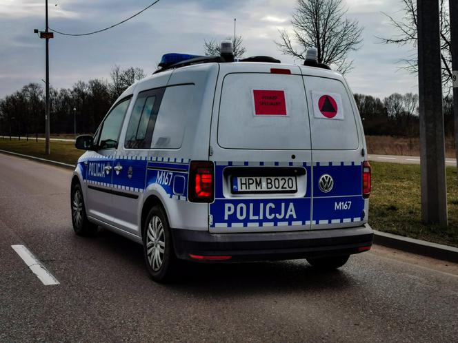 #ZostańWDomu. Policjanci sprawdzają, czy mieszkańcy przestrzegają kwarantanny