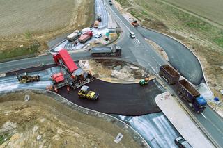Nowe ronda pojawiły się przy dwóch zjazdach pod Wrocławiem - przy węzłach Wrocław Wschód i Brzezimierz.