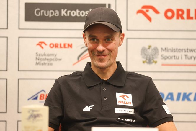 Piotr Żyła przerwał wywiad. Spore zakłopotanie. Nagle zdjął czapkę!