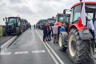 Protest rolników 4 sierpnia. Agrounia: blokada DK 12 w Łódzkiem potrwa dwa dni! MAPA UTRUDNIEŃ, ZDJĘCIA