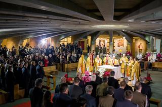 To najwyższy kościół w Warszawie. Jego budowa kosztowała 220 mln zł! W jego wnętrzu znajduje się symboliczny grób Jana Pawła II