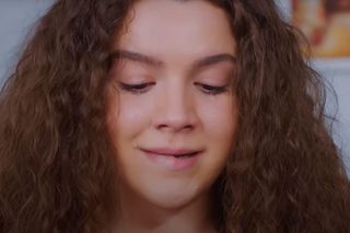 Melis awanturuje się z Feraye, a później podejrzewa, że Zeynep jest w ciąży z Cihanem.