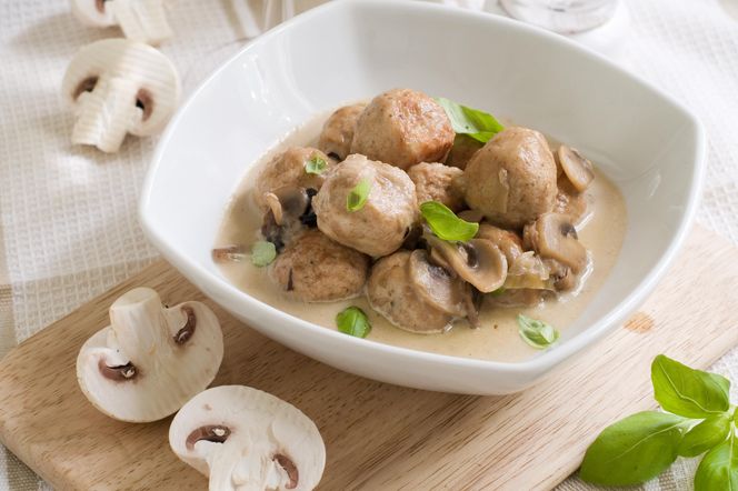Klopsiki salisbury steak z sosem pieczarkowym. Szybko znikną z talerza